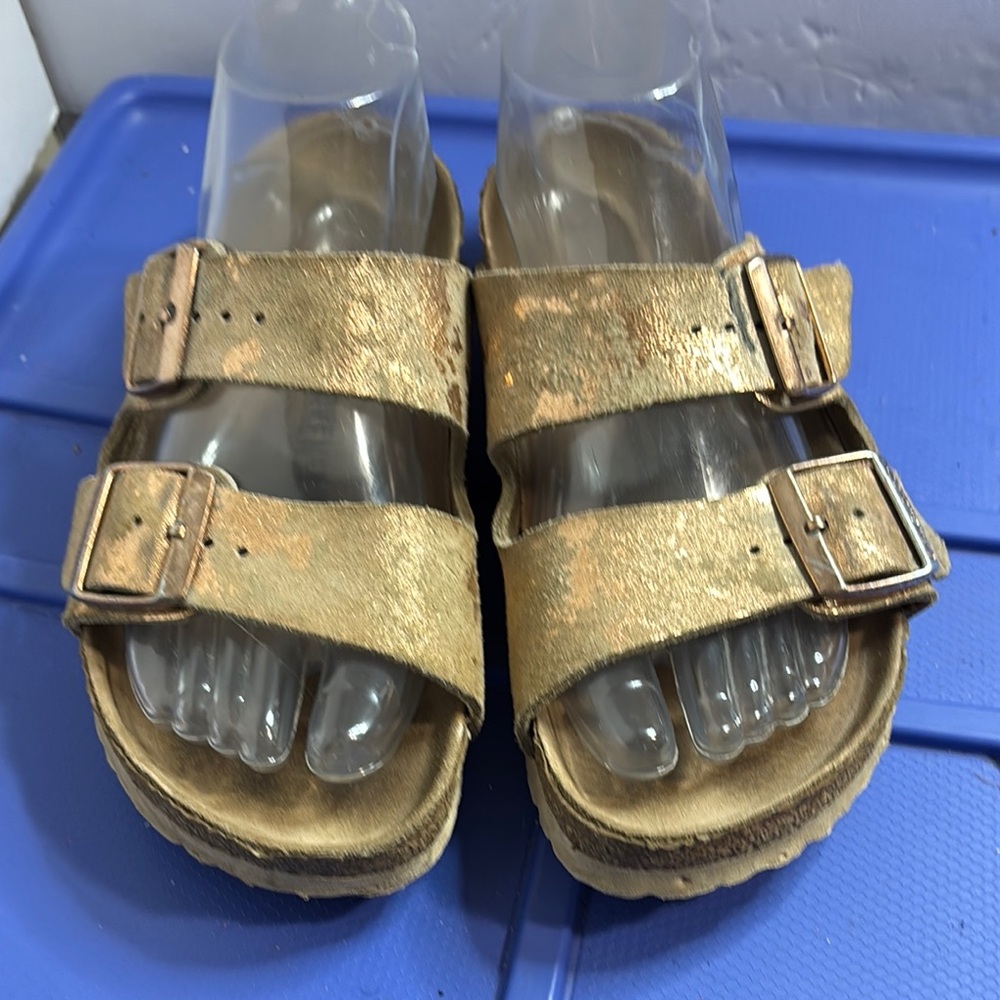 Birkenstock Gold Metallic Sandals Sz 7 EUC
